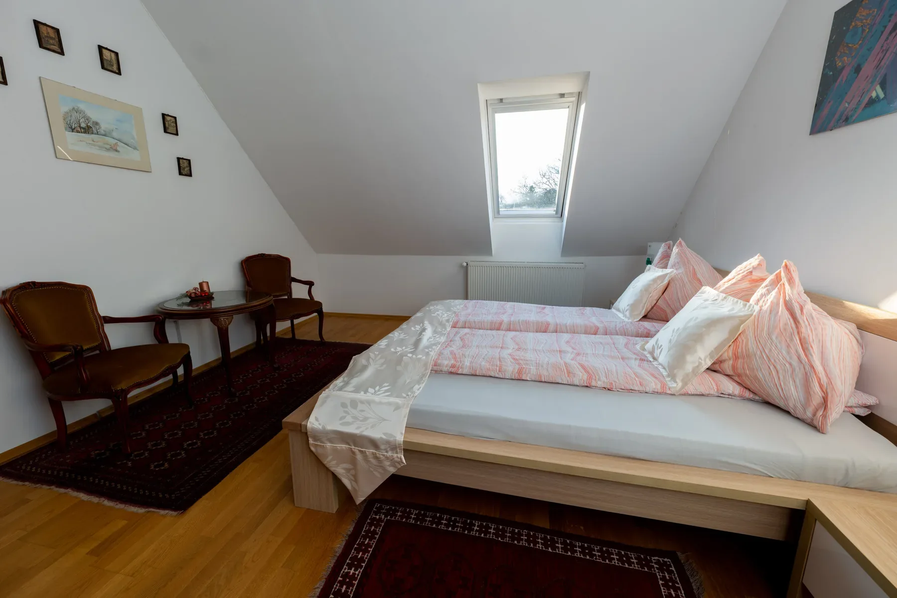 Schlafzimmer in Apartment Modern unter der Dachschräge